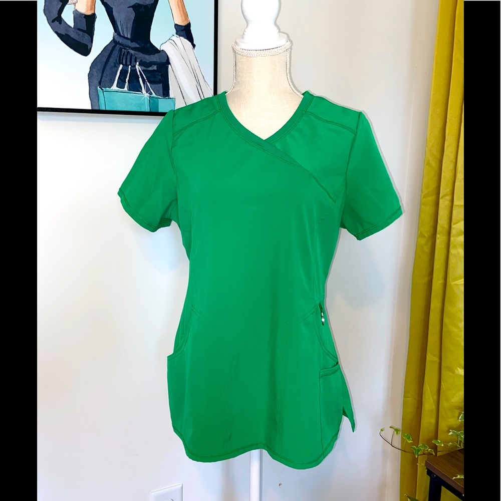 NWOT! Never worn . Cherokee Infiniti scrub top. M . Flex back. V neck. Silky.
